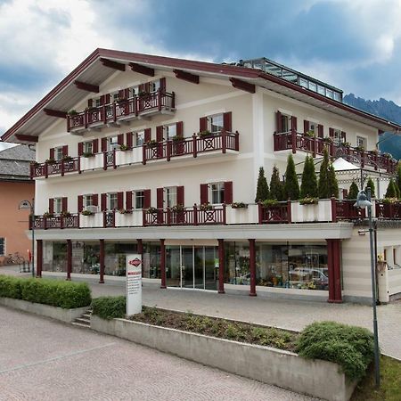 Sapelza Appartementhaus Toblach Exteriör bild