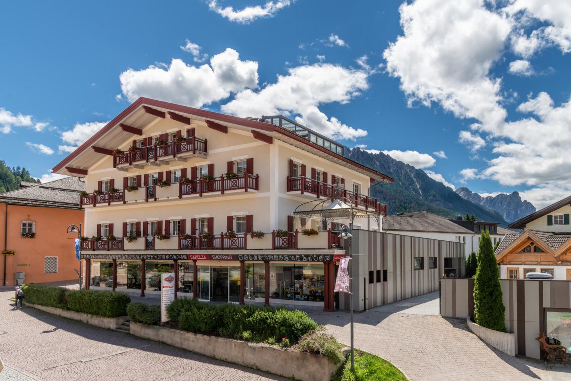 Sapelza Appartementhaus Toblach Exteriör bild